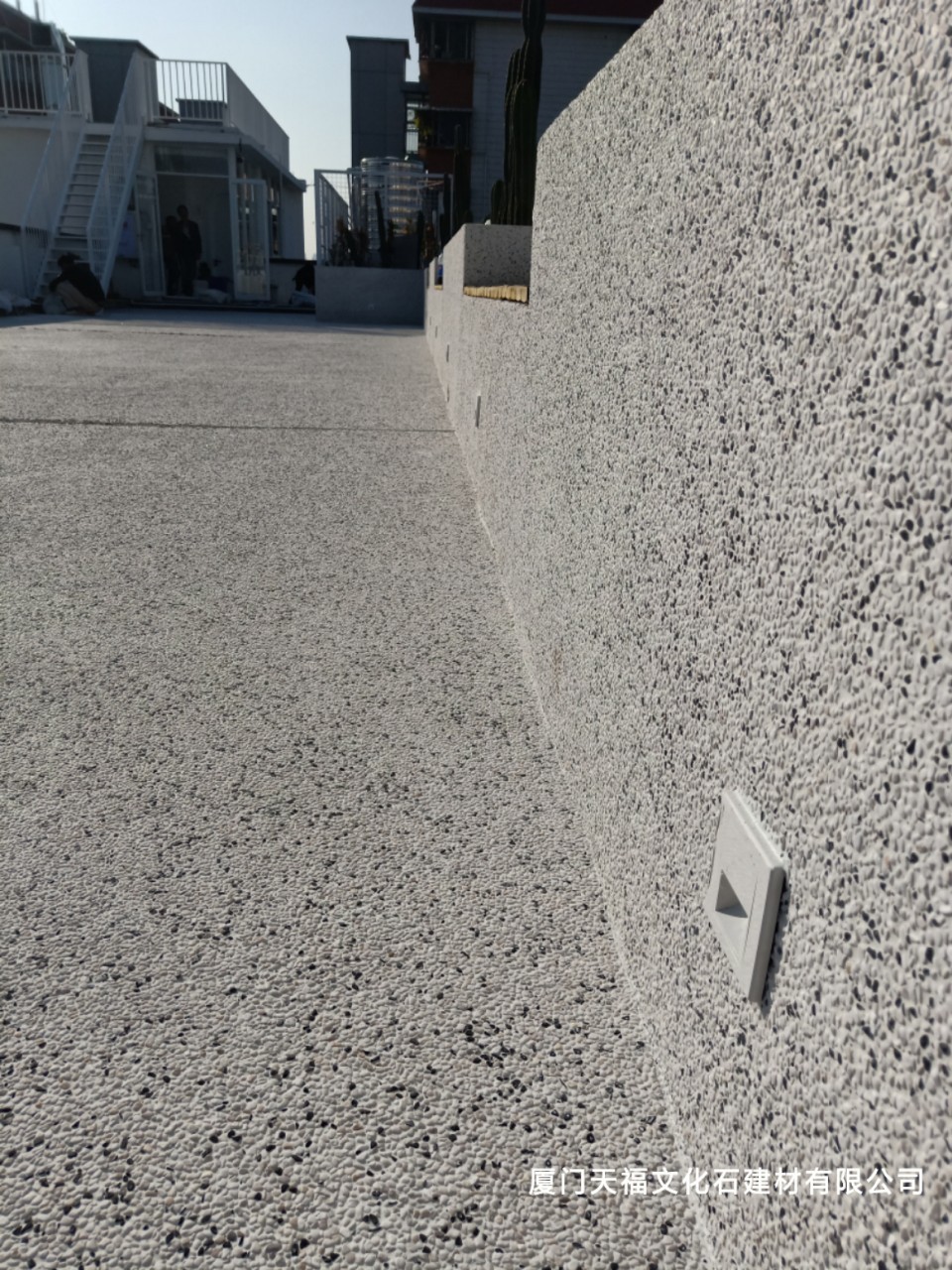 承接全国各地水洗石工程施工,黑白水洗石,台湾抿石子,洗米石