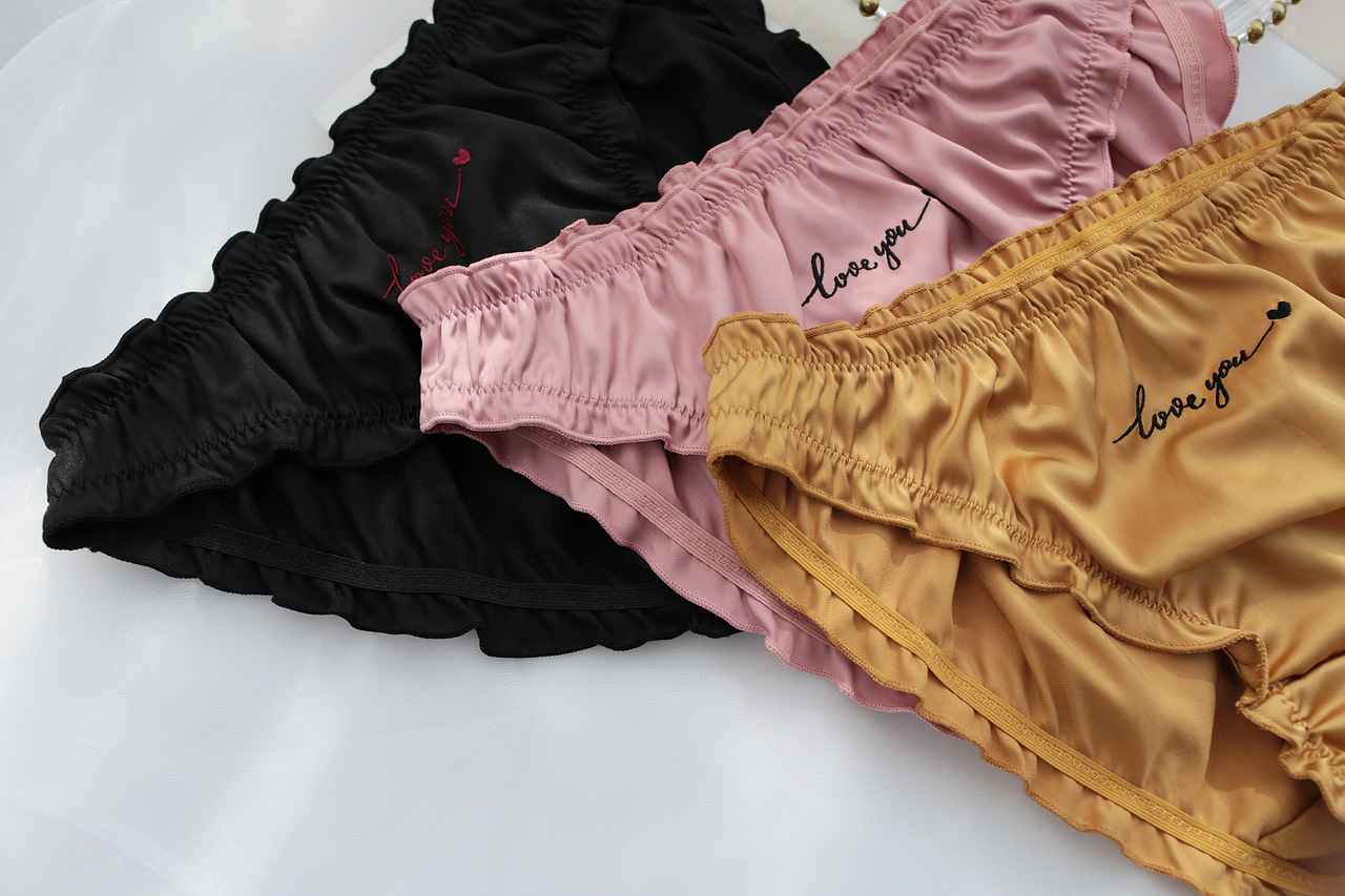 丝质简约版仿真丝亮光面料中腰三角裤轻熟女内裤大连外贸工厂直销