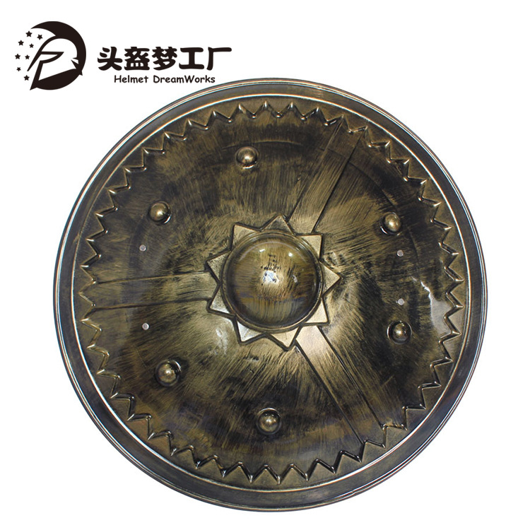 盾牌类的产品背面都附有2根带子,即盾牌是可以挂在手上的哦.