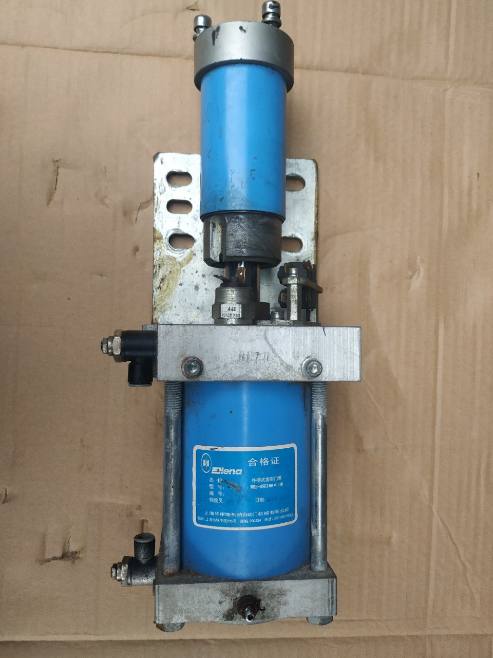 客车车门闭门泵外开