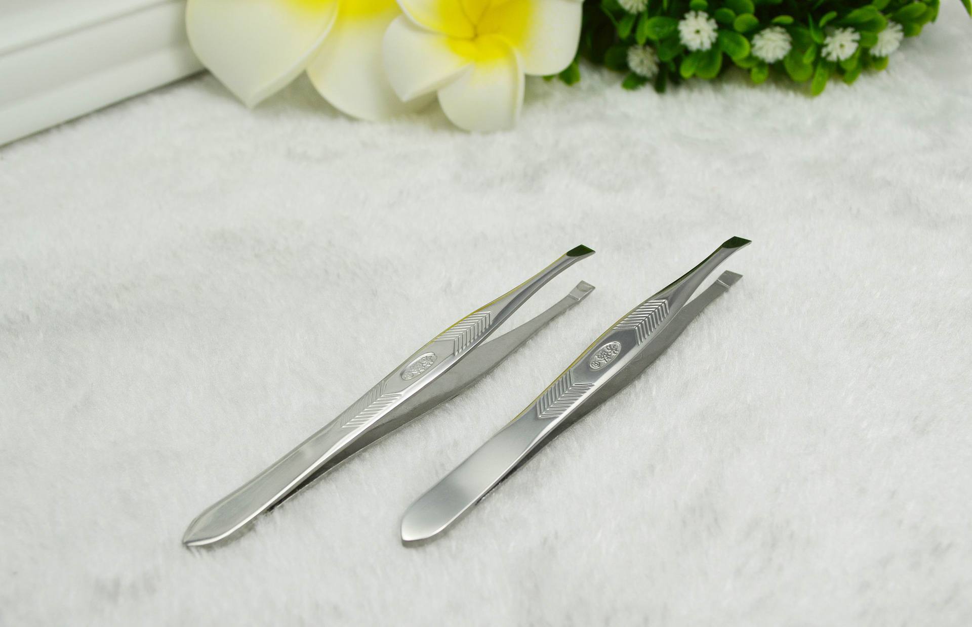 芳龄眉夹_箭纹眉夹_芳龄牌 大箭纹眉夹 平斜咀 磨砂袋装 - 阿里巴巴