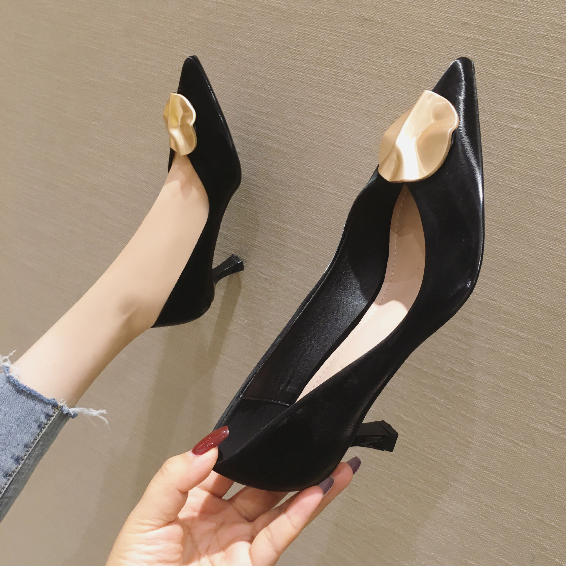 666-5厂家直销韩版2019秋季女单鞋尖头女高跟鞋细跟橡胶少女风