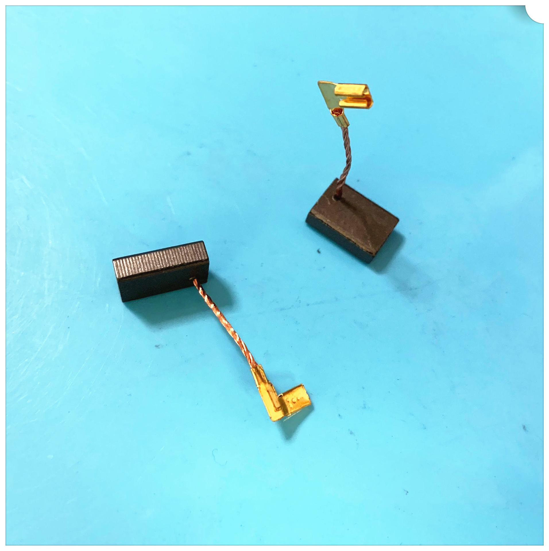 适用318牧田hr2800电锤电刷9553b/nb gd0601角磨机电磨直磨机碳刷