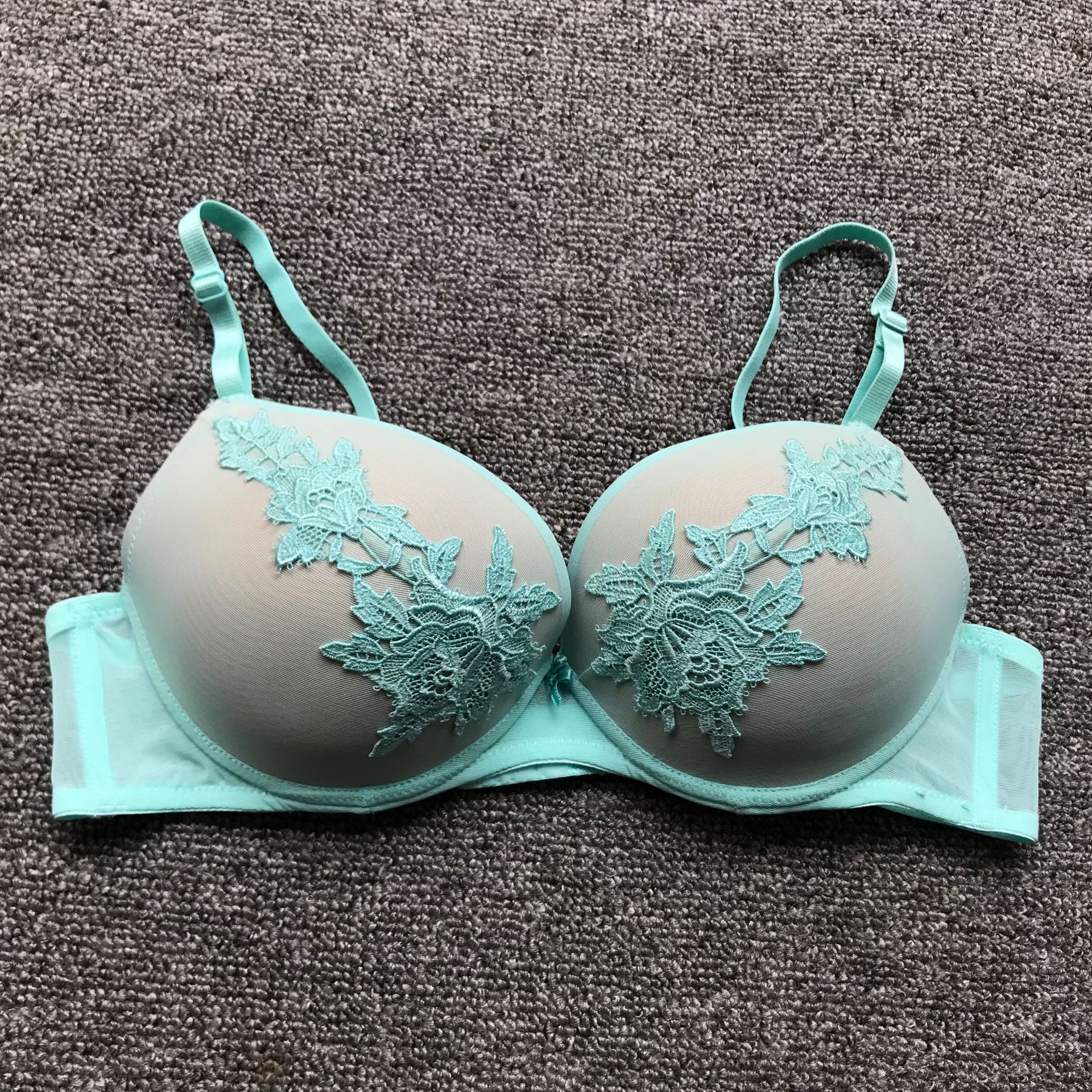 外贸文胸批发 上薄下厚聚拢文胸 高档刺绣