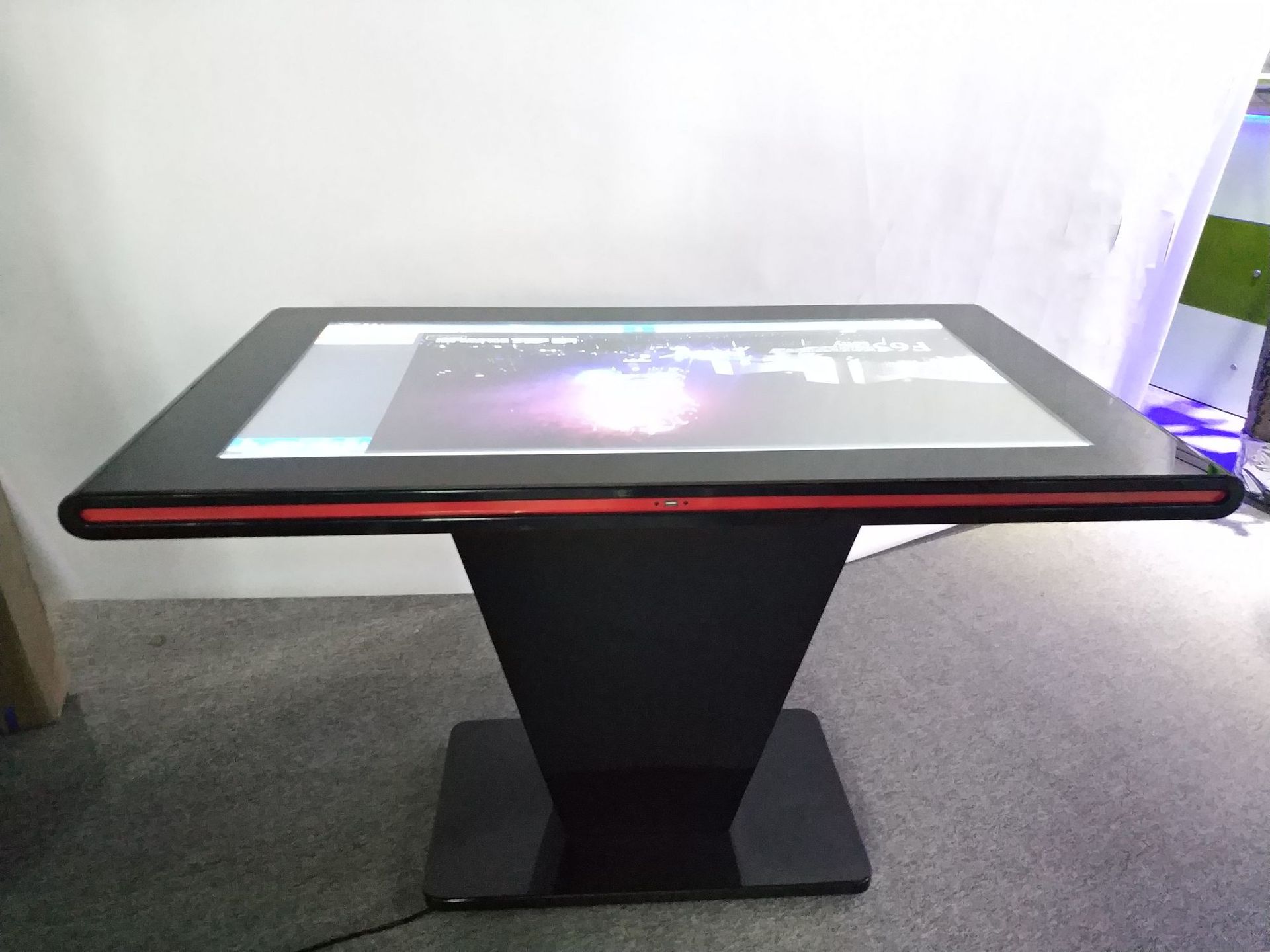 热销43寸触摸一体机多点触控机智能触摸茶几多人互动游戏 会议桌