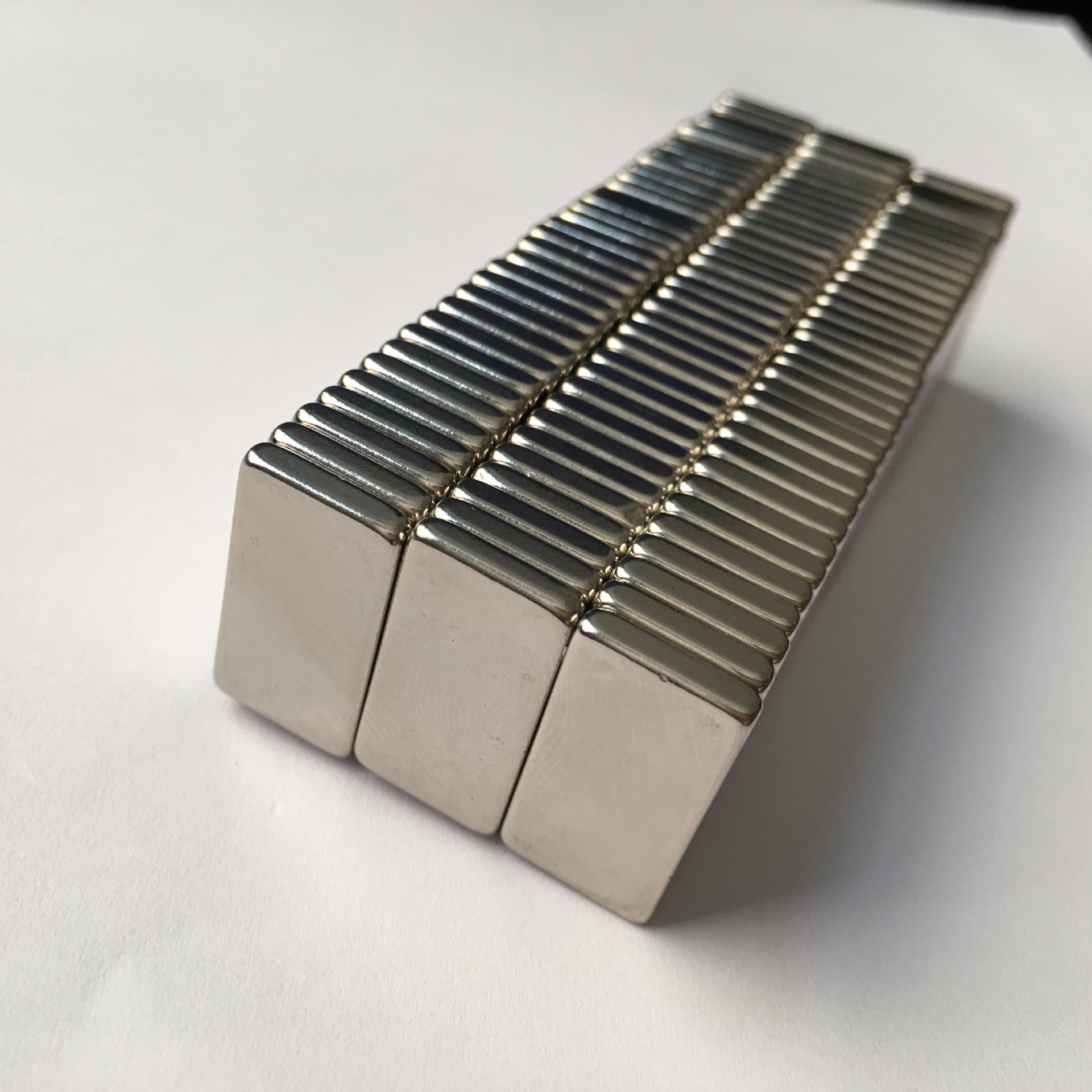荐 钕铁硼强磁40*30*4 吸铁石 强磁钢 强力磁铁 镀锌镀镍磁钢磁石