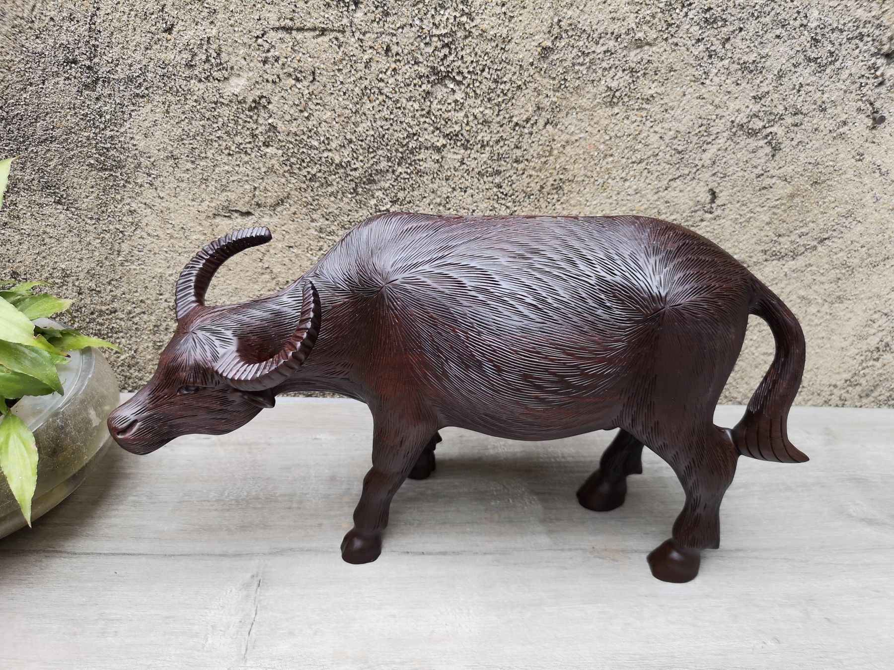 36cm实木草花梨斗牛 动物牛气冲天木雕摆件