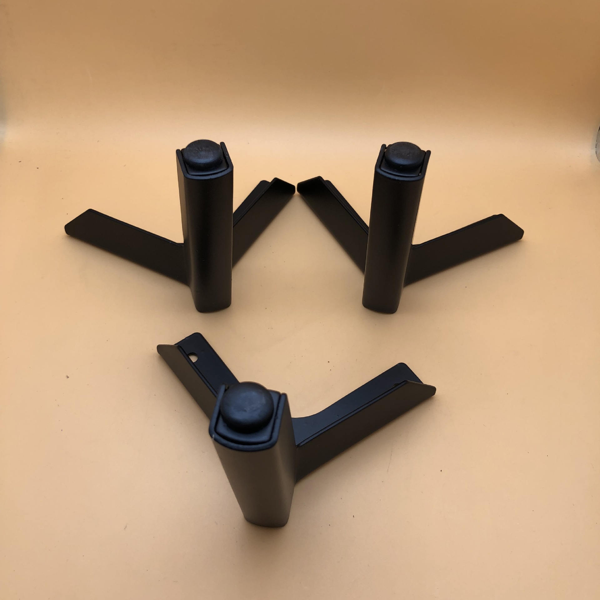 厂家供给沙发脚飞机脚 铁柜脚沙发家具脚轻奢款 家具五金配件