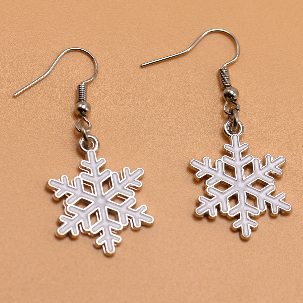 新款时尚白色滴釉小雪花耳环精致耳坠耳线小清新圣诞礼品女生耳饰