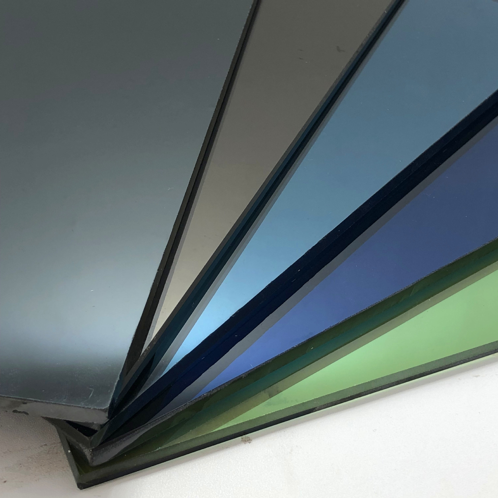 秦皇岛荣科工厂玻璃供应彩色镀膜玻璃 离线磁控溅射镀膜加工