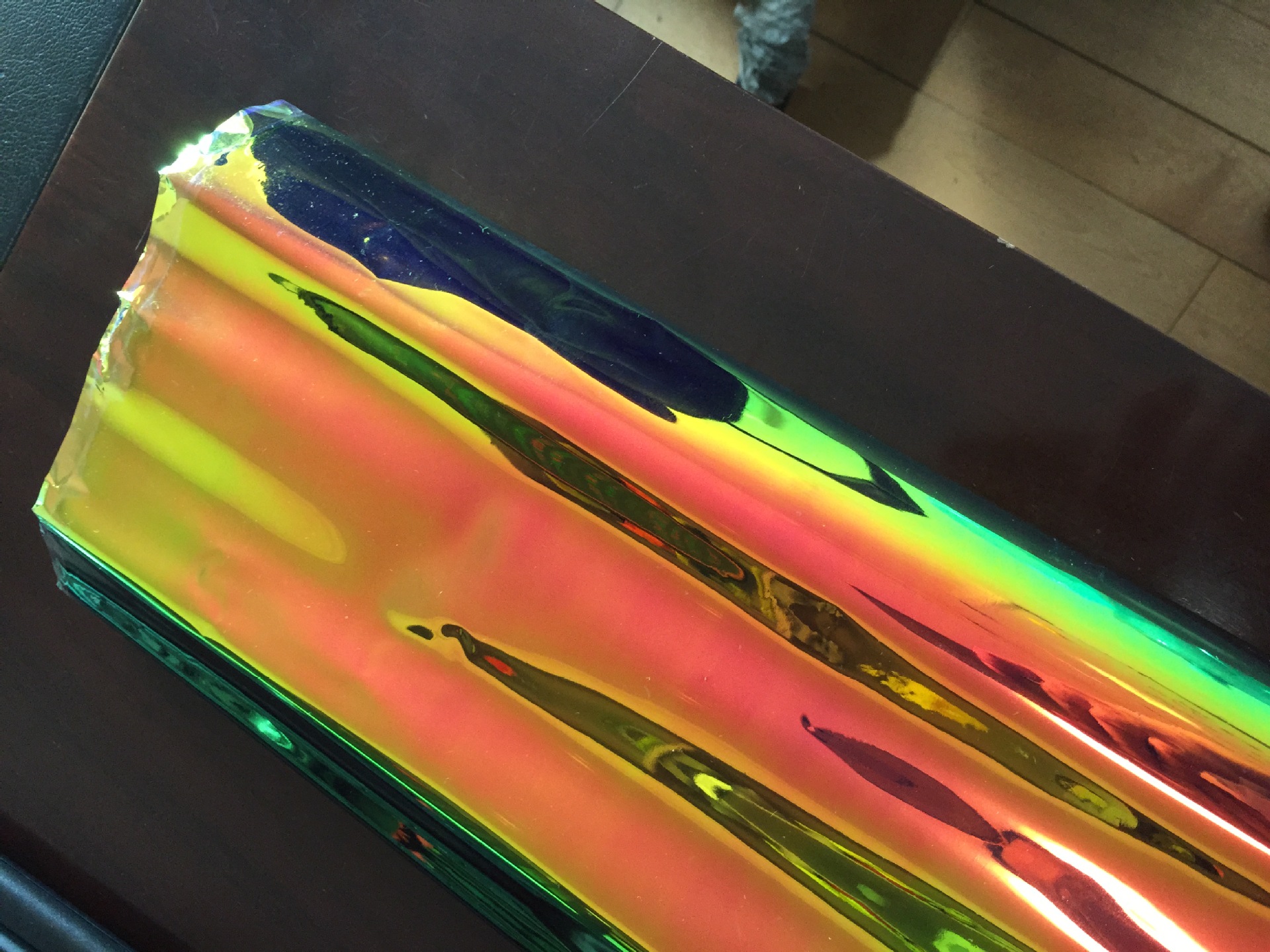 包袋箱包tpu彩虹膜桌布pvc镭射膜压纹幻彩装饰膜保温隔热材料