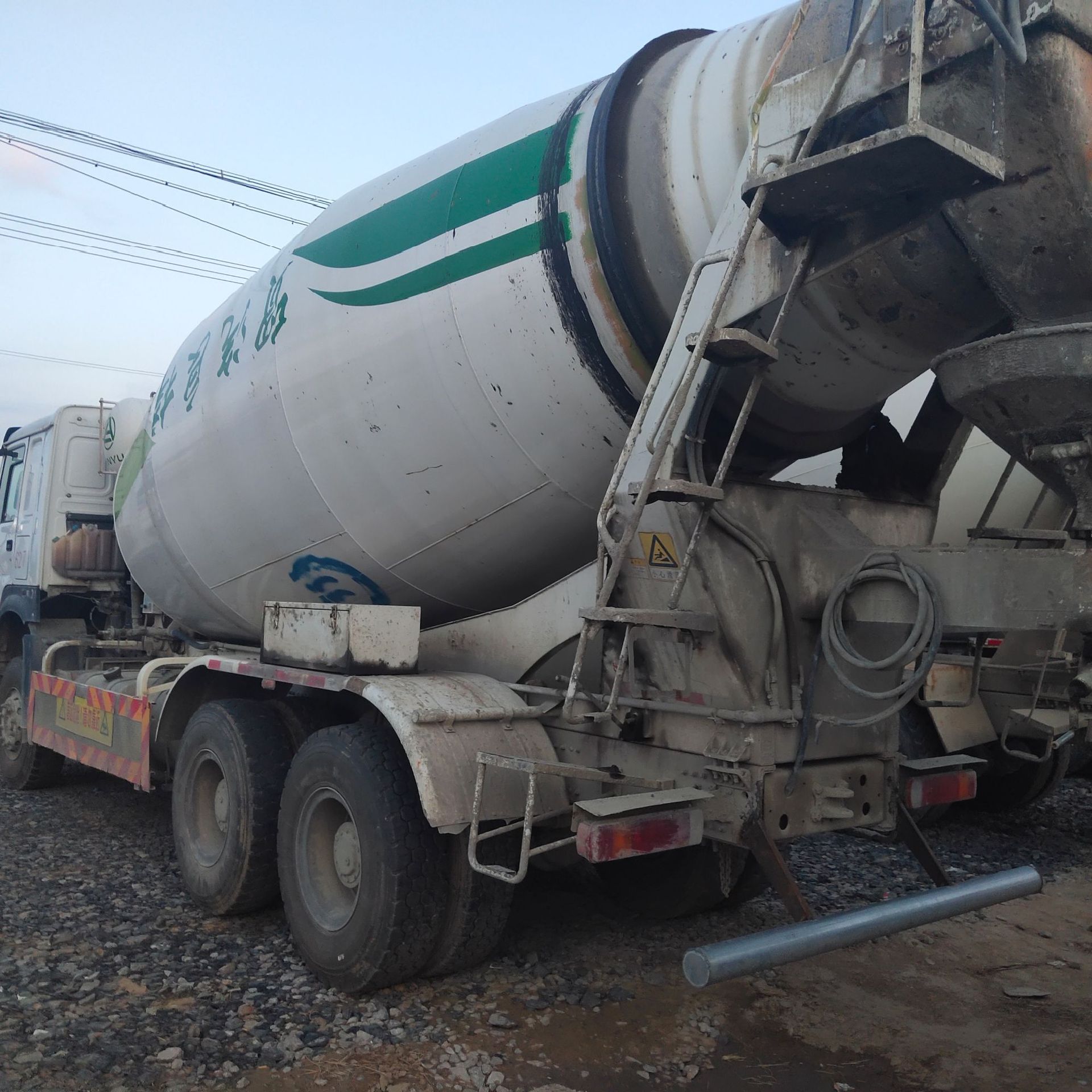 定金留车 17年福田欧曼搅拌车 国五混凝土商混车 14方16方罐都有