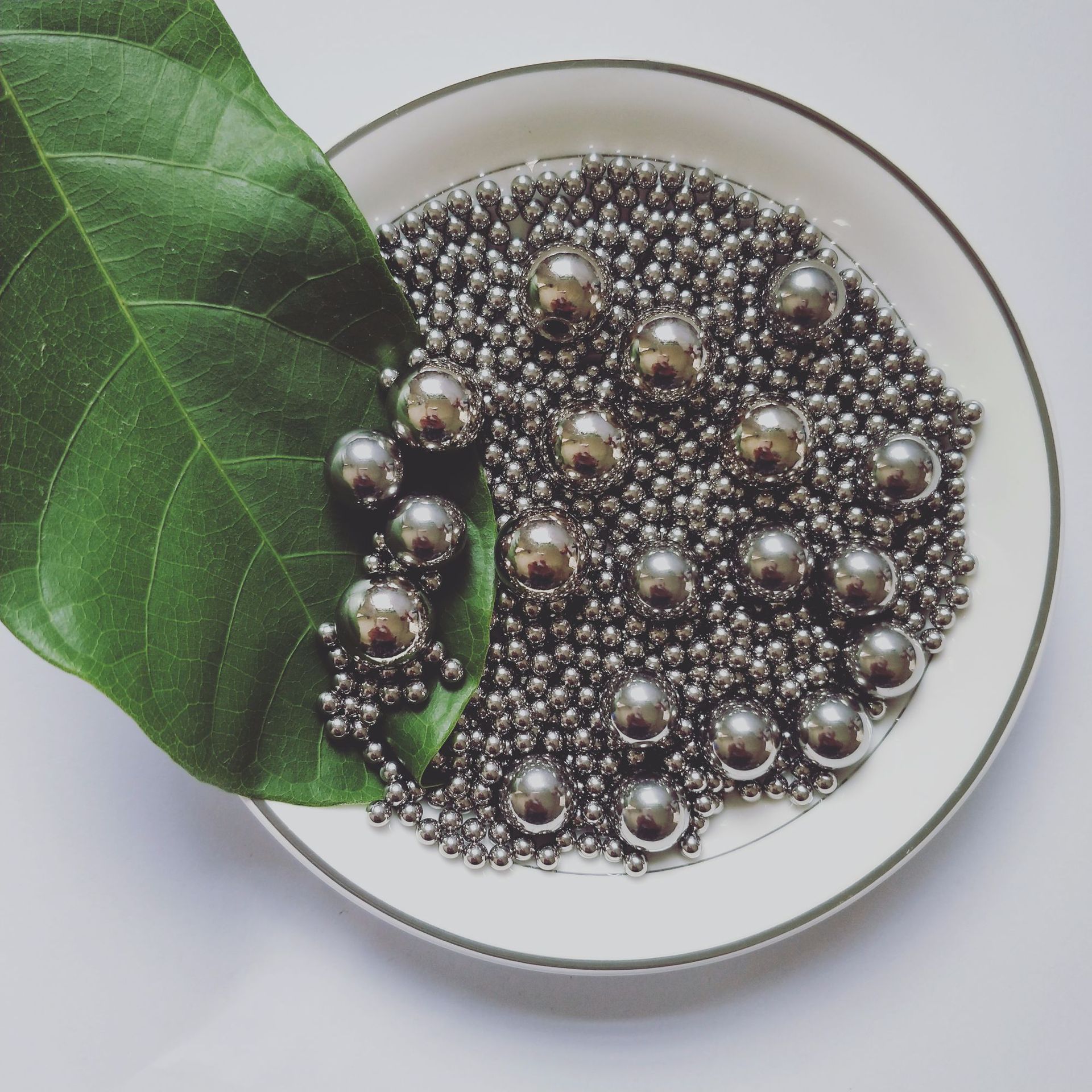 碳钢钢球 0.5mm-30mm实心精密钢珠 高亮抛光五金轴承不锈钢球厂家