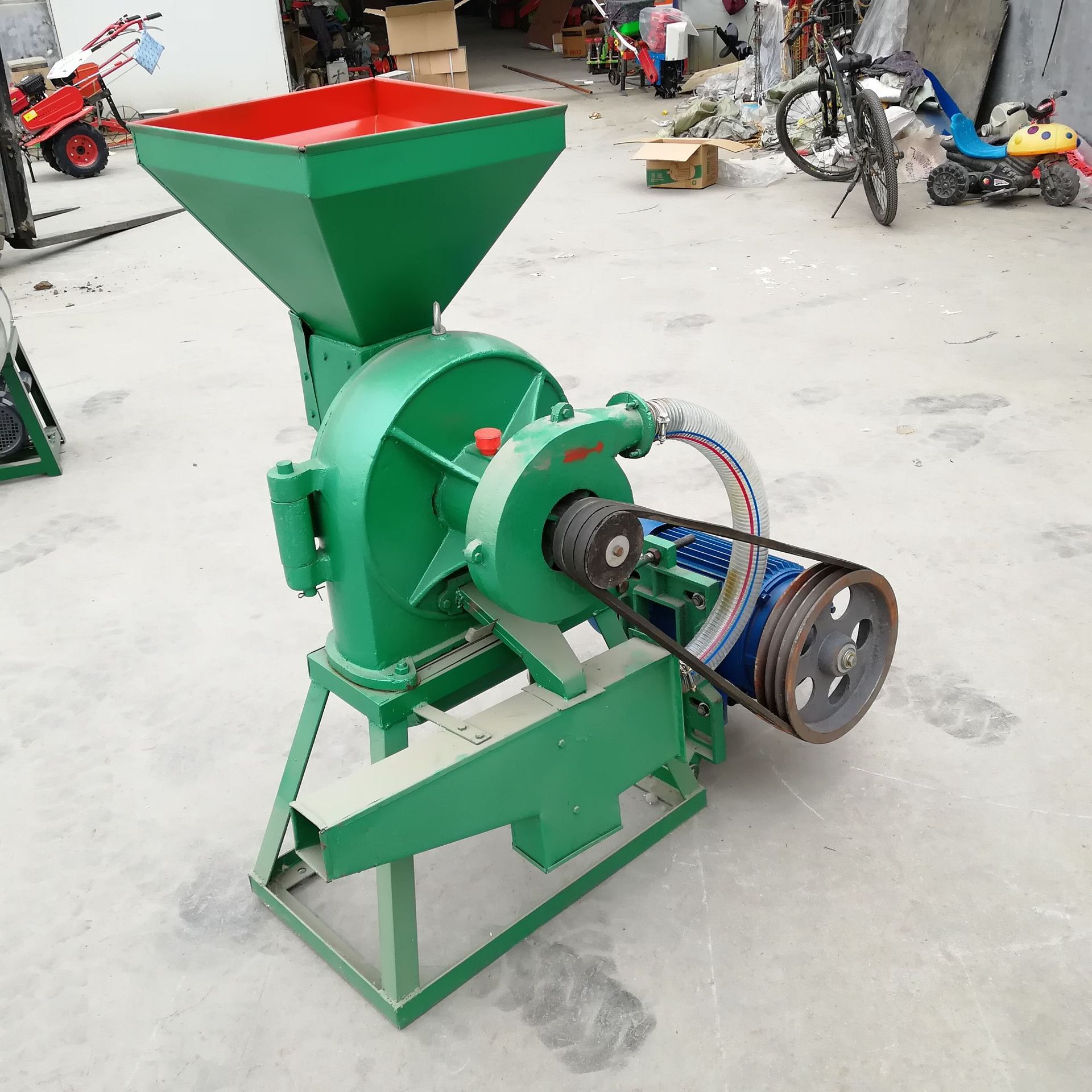 小麦脱皮磨粉机 厂价直销小型作坊家用磨面机 玉米打面机视频