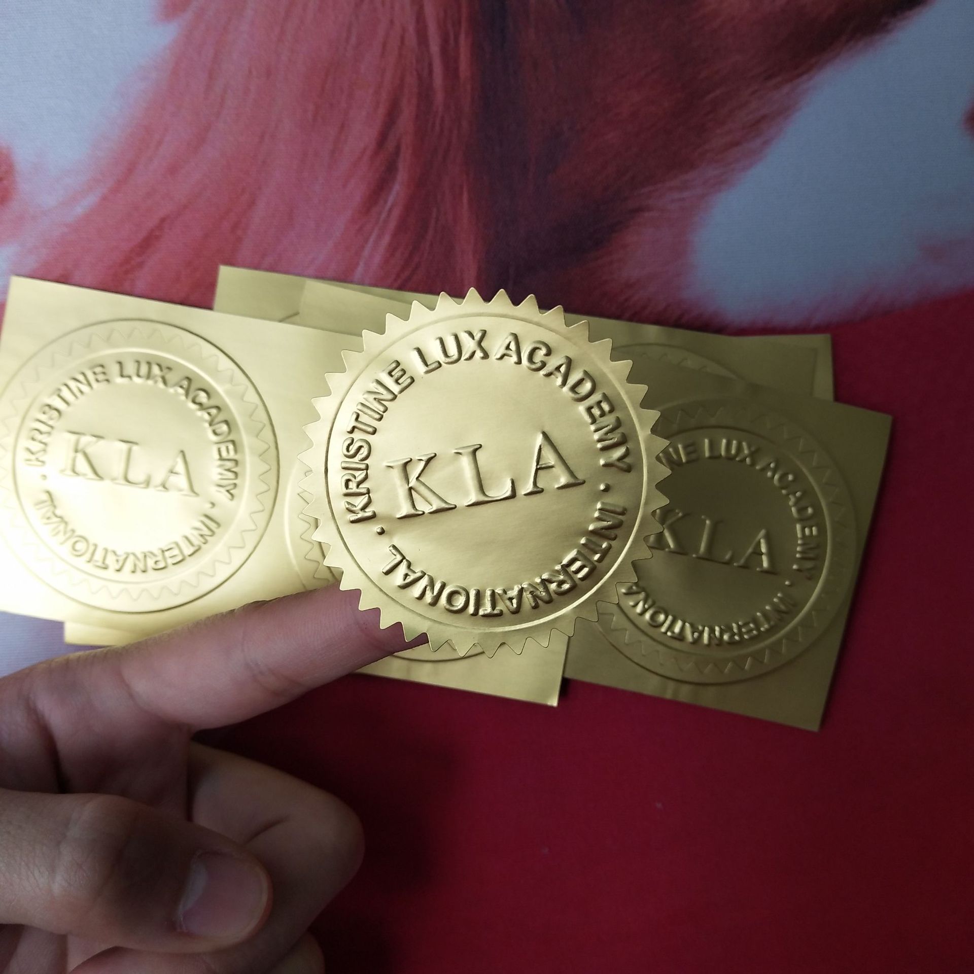 金铝箔银铝箔激凸不干胶标签定制烫金烫银击凸高档标签贴纸定制