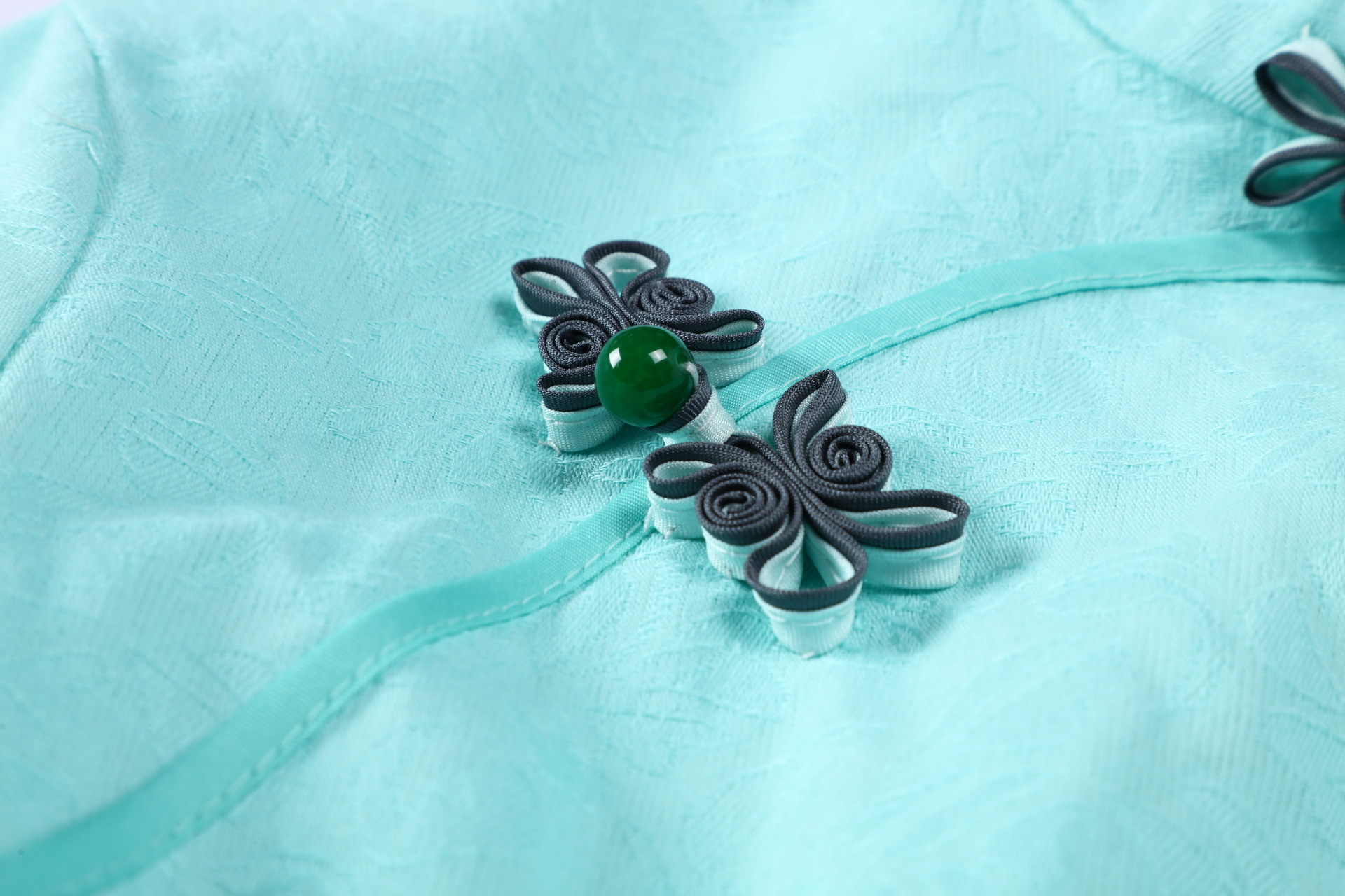 华之韵厂家自营中式蝴蝶盘扣绣花玉石扣流苏七分袖旗袍上衣6030