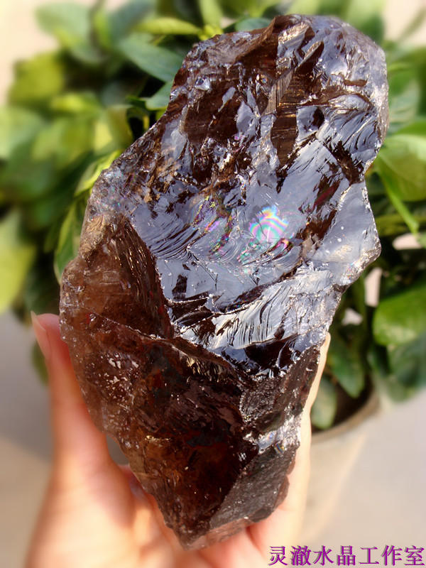 天然温暖浓郁茶水晶原石大地的爱