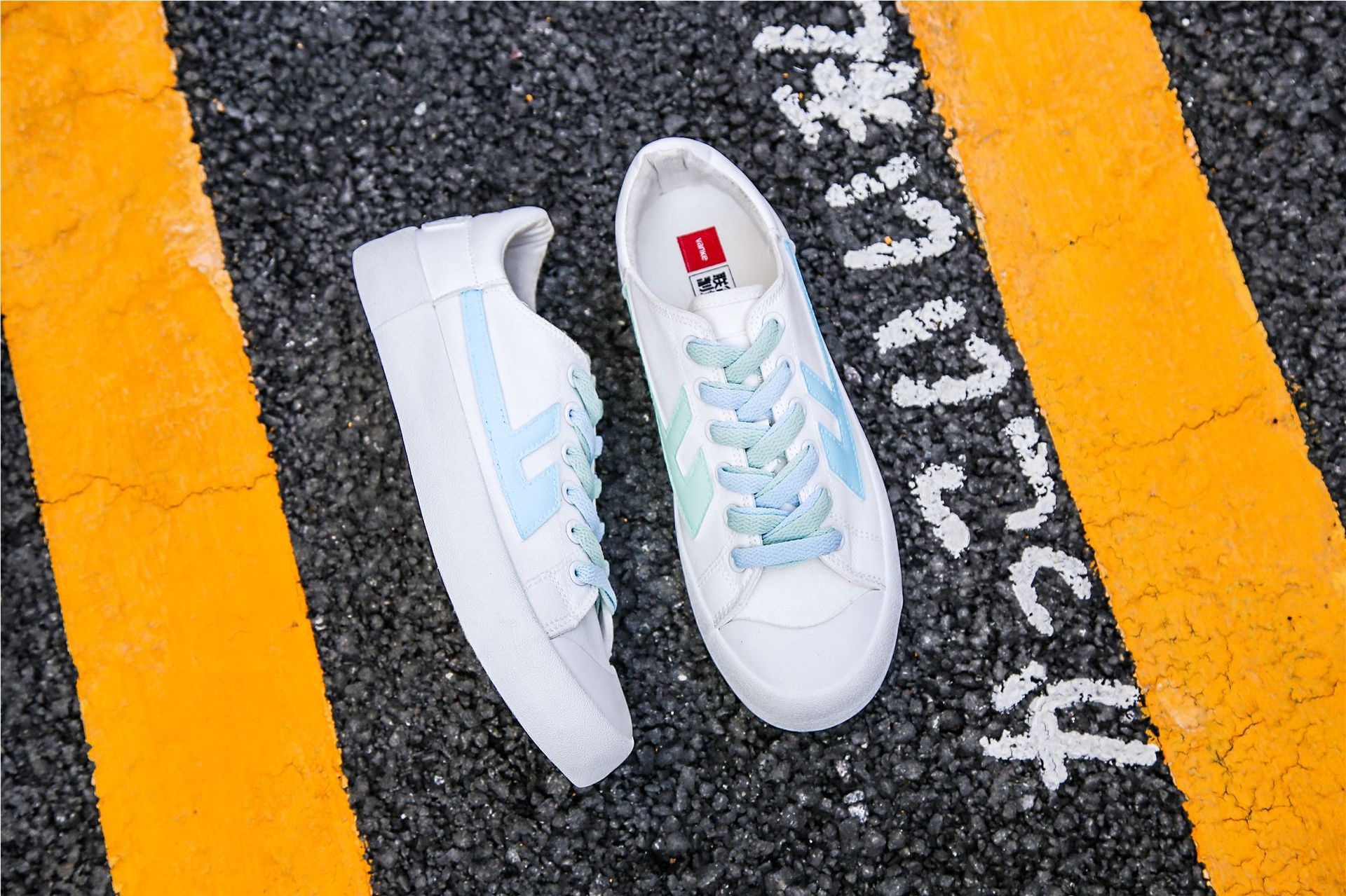 回力正品回力男女低帮秋季万科ow联名樱花款果冻帆布手绘小白鞋