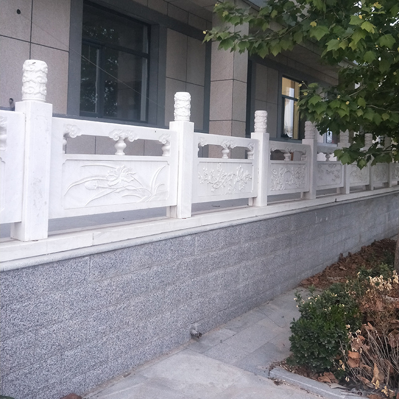 厂家直销寺庙防护栏草白玉石头栏杆定制景观桥河道汉白玉石栏板
