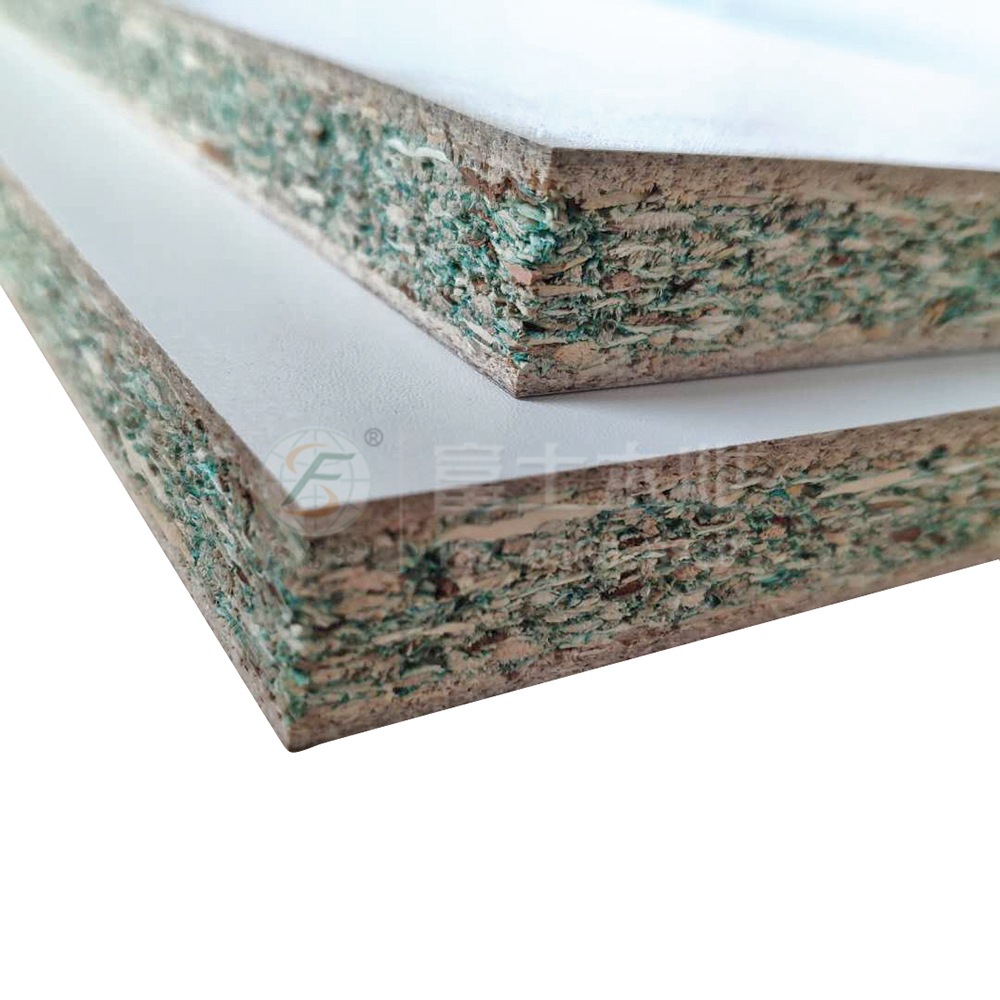 山东工厂加工定制 绿芯防潮刨花板 18mm*2440*1220mm