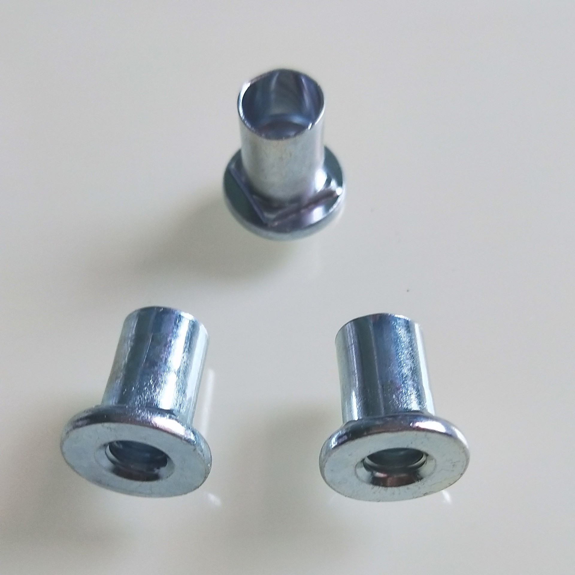 供应爆炸母家具紧固件家具木板铆接螺母镀锌木板镶嵌倒帽爆炸螺母