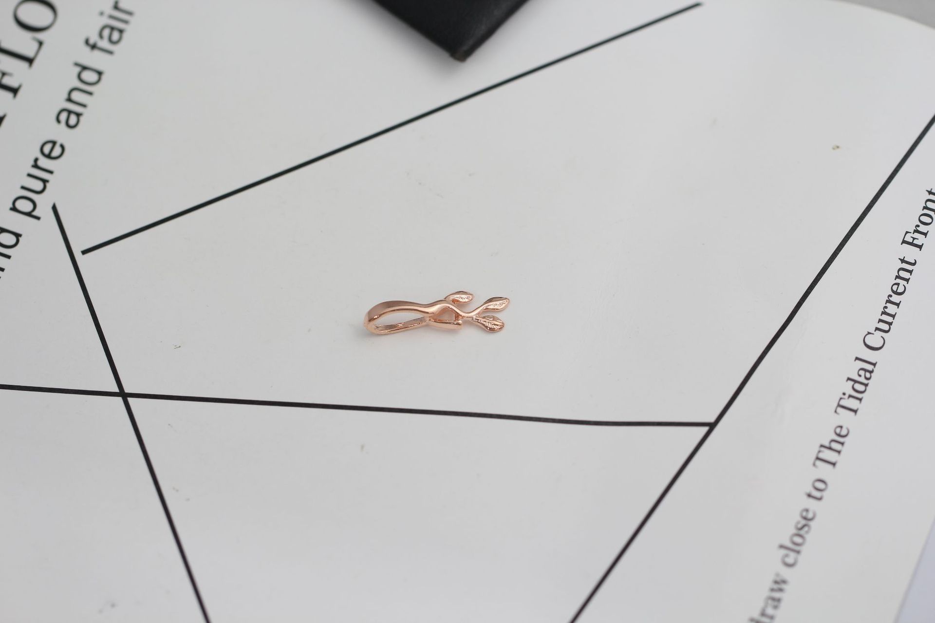 雅缤 镀18k金镀铑 树枝吊坠扣头 diy手工饰品配件 29x8mm yb8239