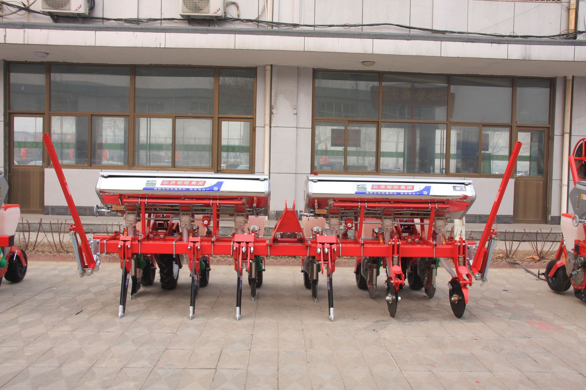 农哈哈2019新款6行气吸式玉米播种机粮食种植机械