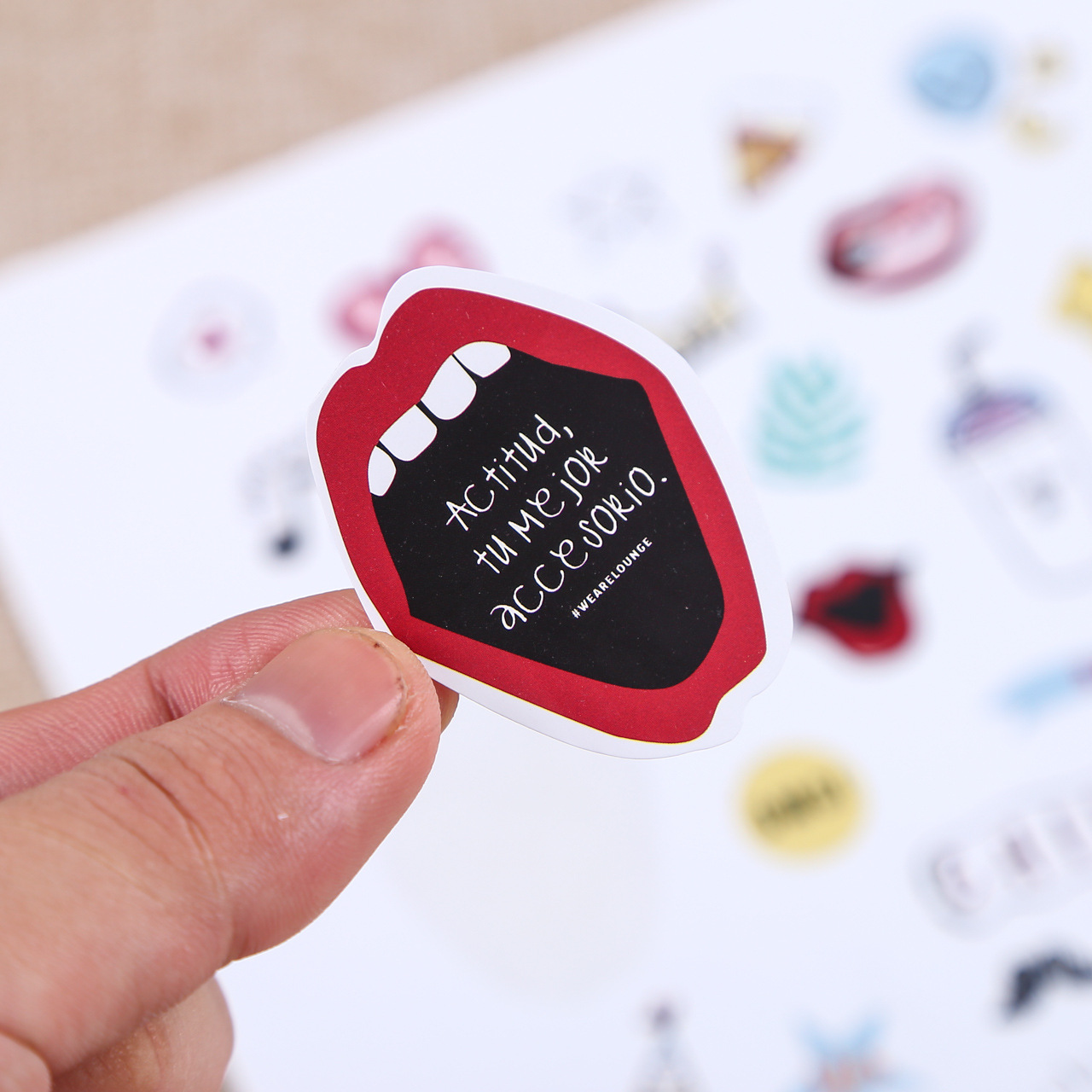 厂家定制卡通异形标签卡通贴纸儿童动漫贴纸不干胶定做印刷logo