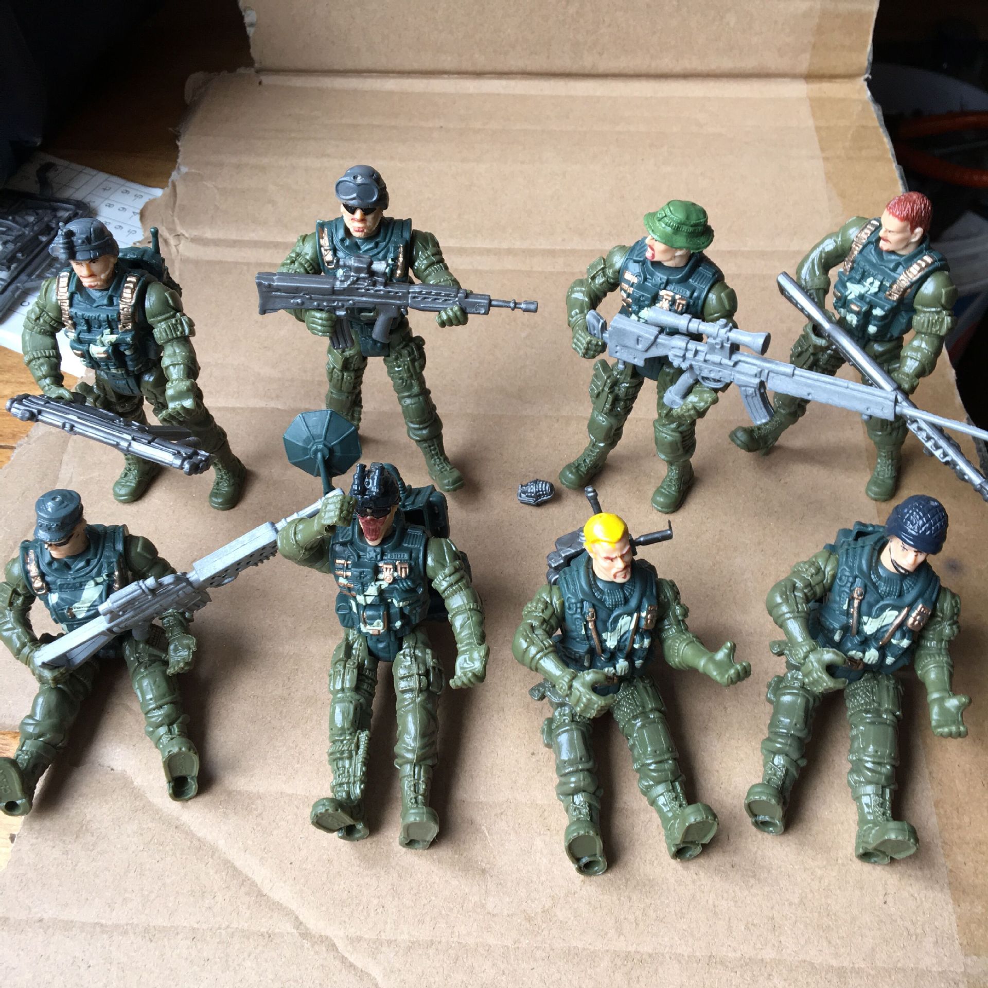 热卖仿真军事模型玩具多关节可动兵人模型 仿真美国大兵二战场景