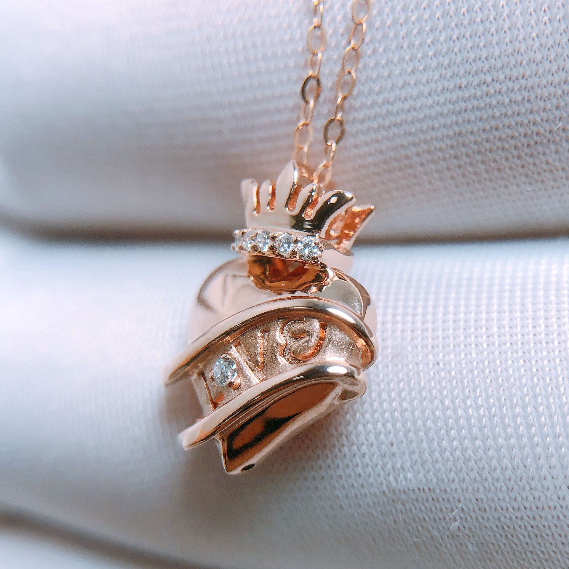 网红抖音同款 心形钻石皇冠吊坠 18k玫瑰金锁骨链女爱心皇冠项链