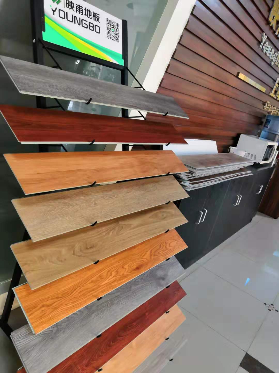 公司会议室办公楼地面装修地板pvc石塑自粘地板革spc锁扣拼接地板