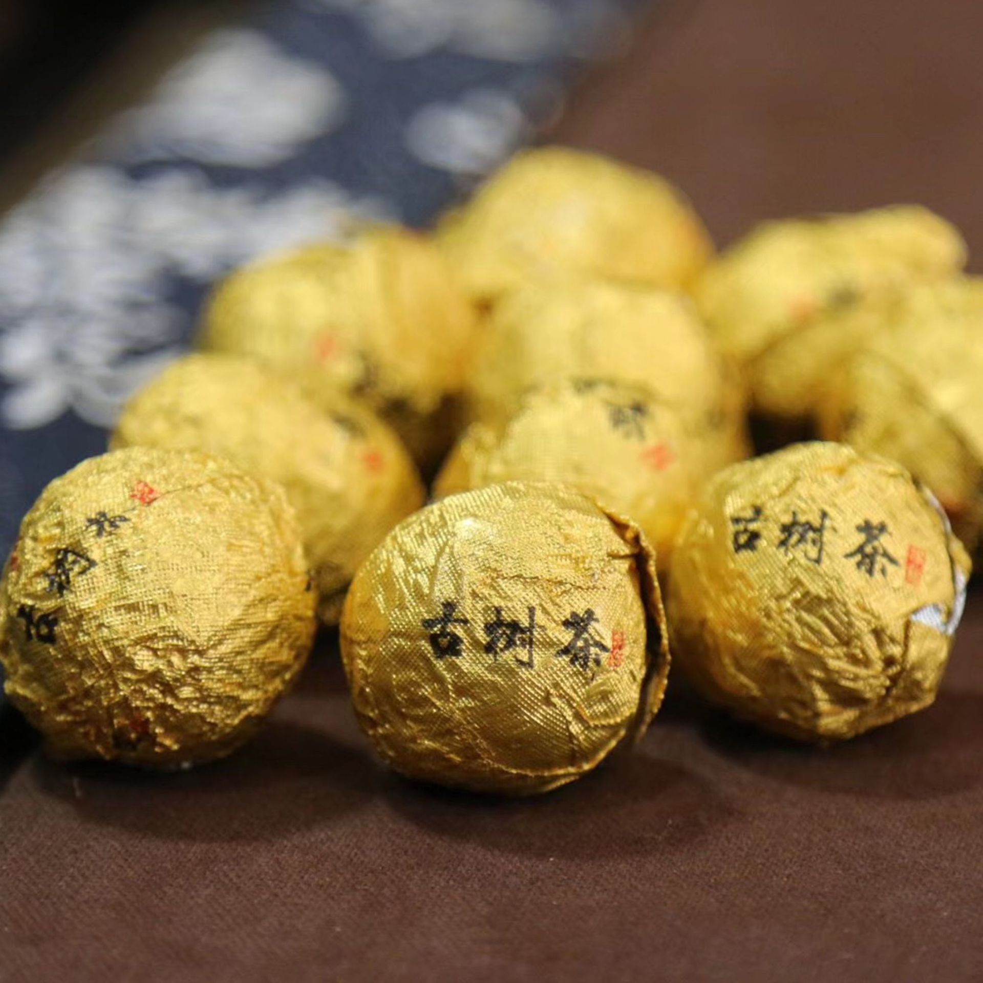 精品普洱龙珠茶云南霸气班章生茶手工迷你小沱茶8g金弹子散茶沱