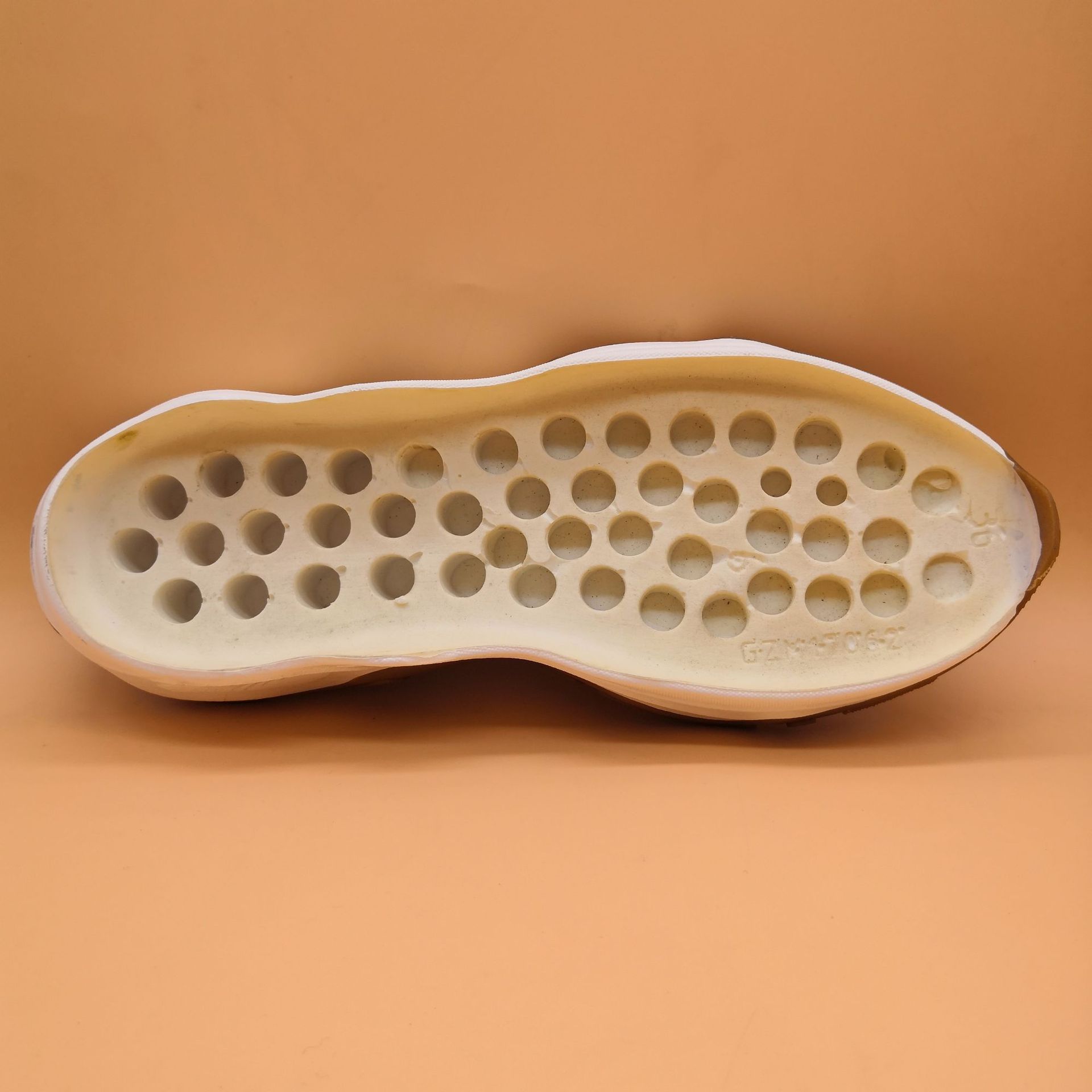 国足厂家直销抽真空吸模休闲运动鞋大底新款老爹时尚款鞋底