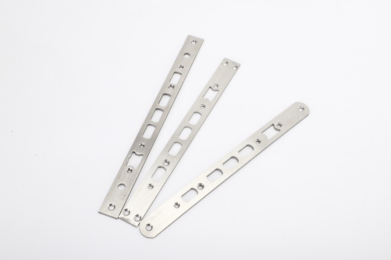 厂家直销防盗门锁体扣片批发不锈钢门框导向片定制多种锁体配件