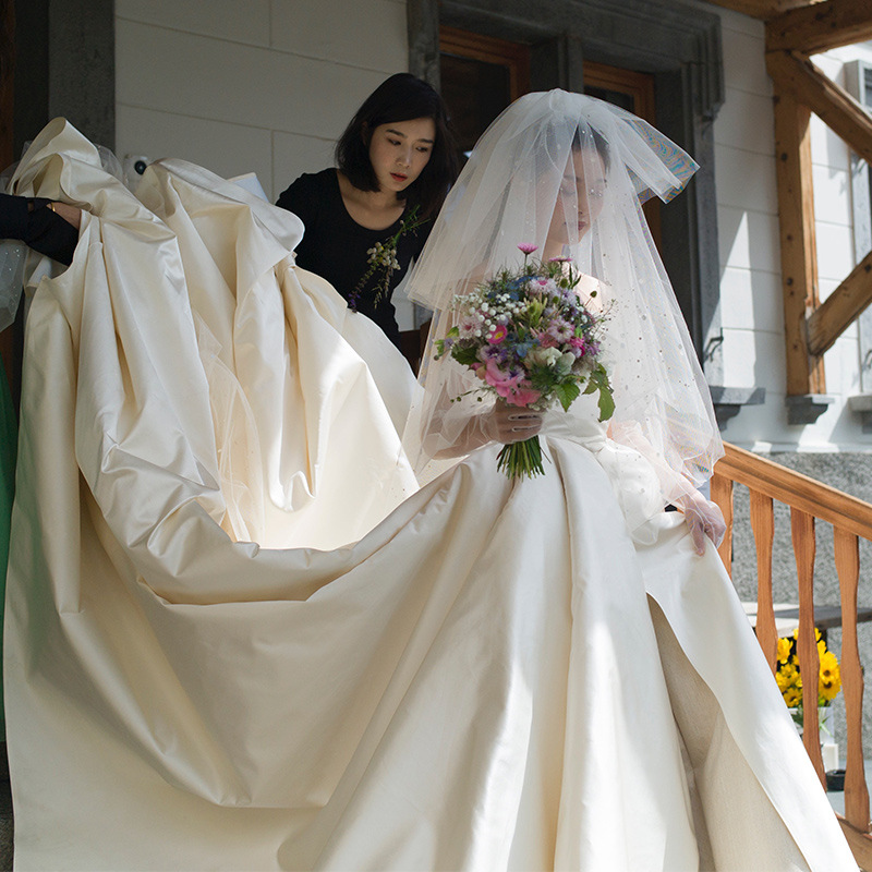 晚晚同款婚纱礼服2020新款新娘结婚赫本复古显瘦简约抹胸拖尾缎面