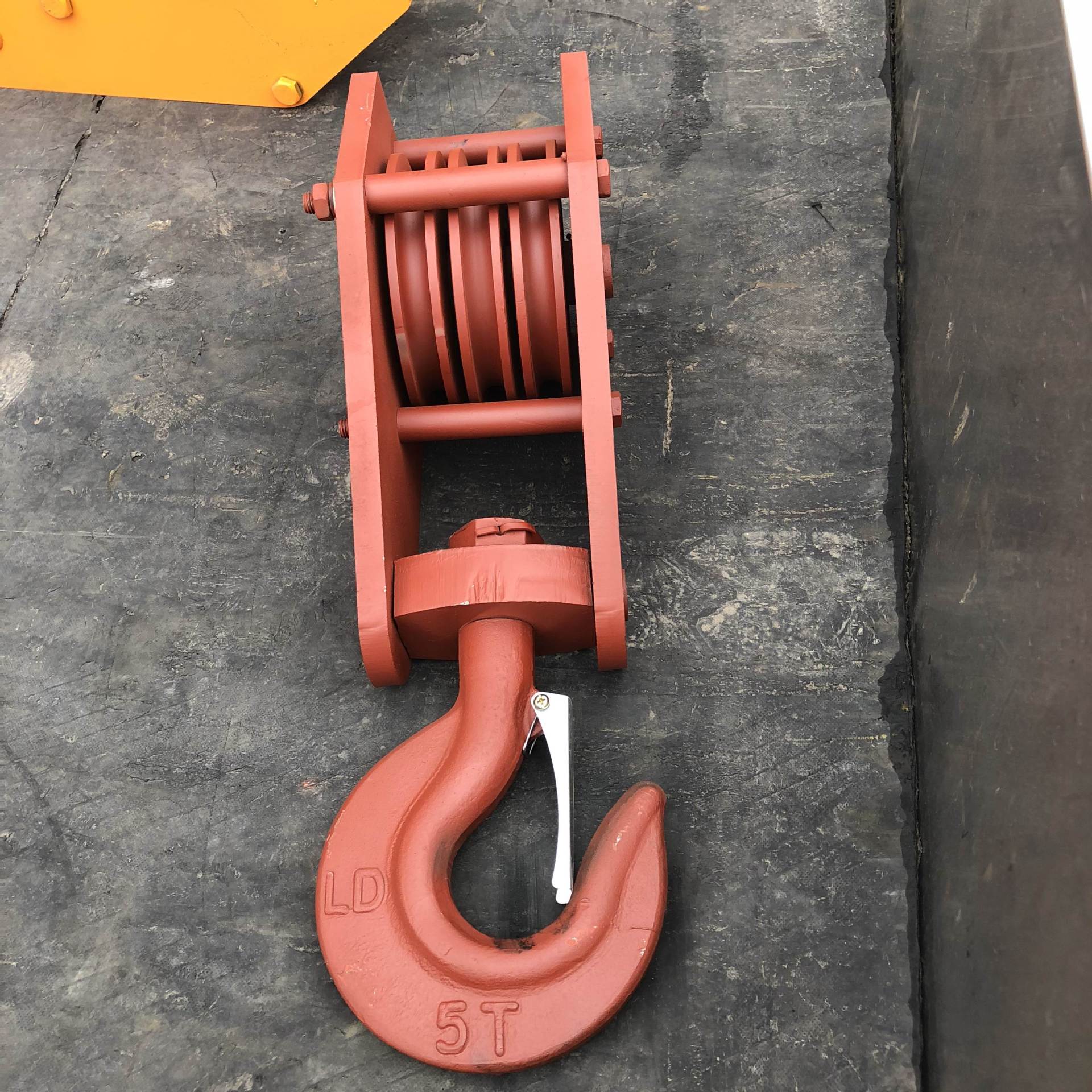 济宁鹏齐吊车5吨主钩双板三轮吊钩滑轮组总成大量生产供应