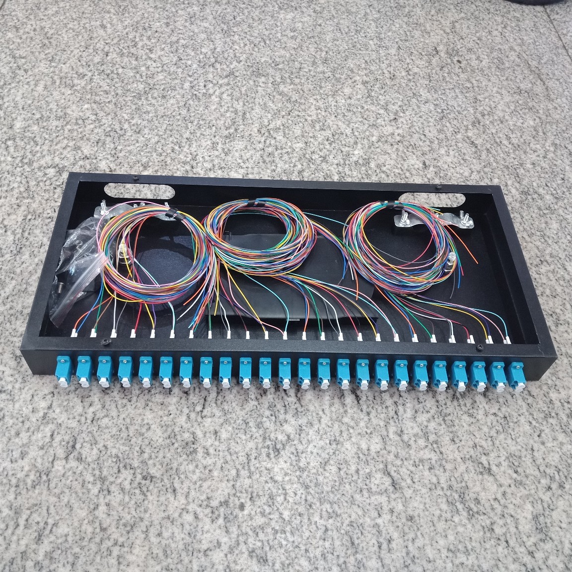 24口48芯lc满配多模千兆50/125机架式光纤盒光纤终端盒配线架