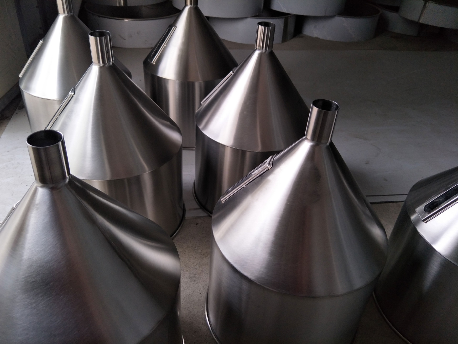 304不锈钢料斗加工 不锈钢锥形料斗 不锈钢加料斗 不锈钢料斗加工