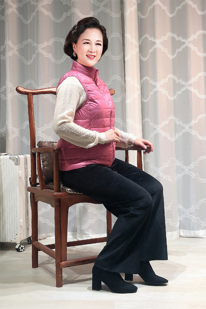 女马甲轻薄妈妈款立领羽绒服女背心2019新款中老年人外套短款马夹