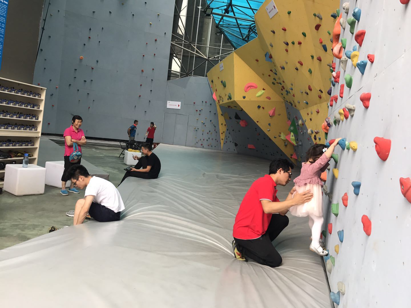 上海禹熙攀岩墙工程 攀岩墙 玻璃钢攀岩墙 室内攀岩墙制作 攀岩馆