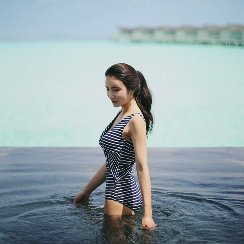 韩国泳衣2020保守小清新连体比基尼速卖通日韩温泉泳衣批发厂家