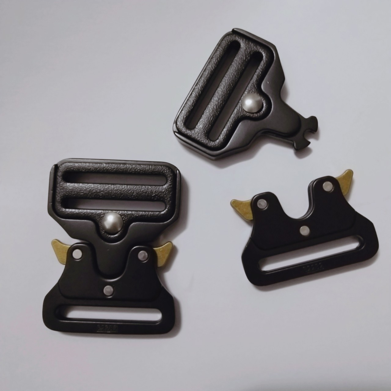 厂家直销箱包五金配件创意饰品锁扣眼镜蛇扣腰带扣