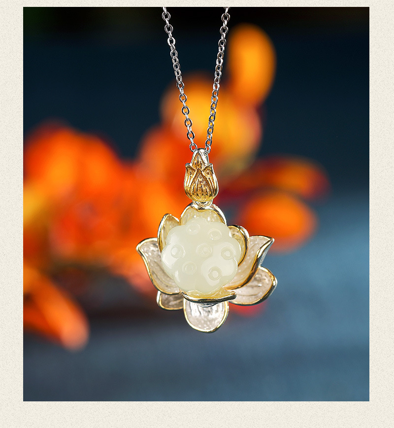 荟宝丽s925纯银吊坠镶嵌和田玉白玉莲花莲蓬锁骨链女士款吊坠挂坠