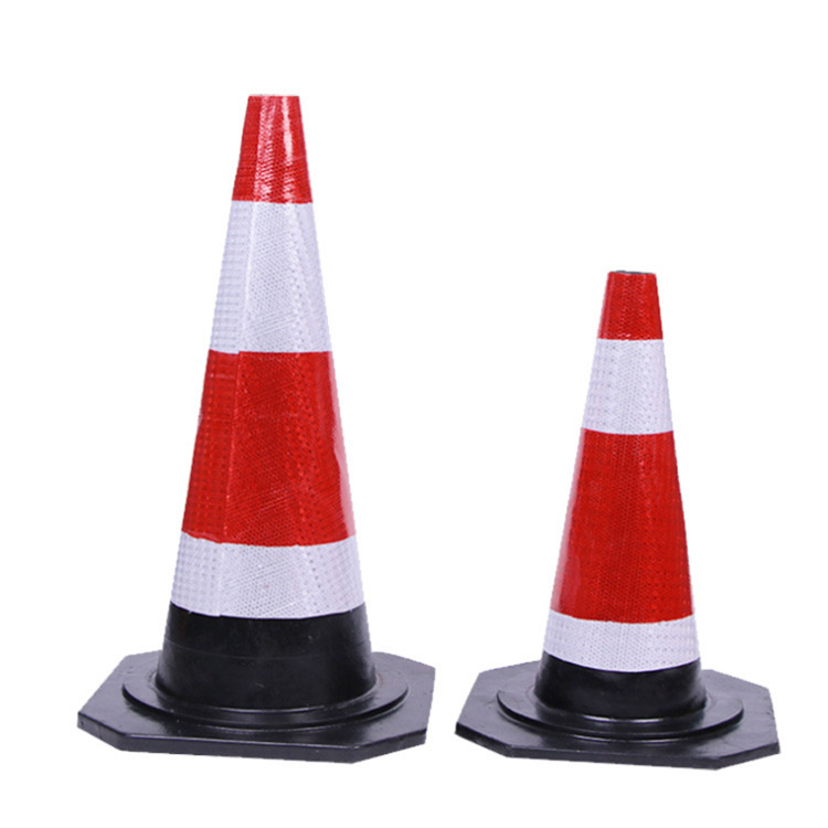 A Large Number of Wholesale Rubber Traffic Cone 90cm Construction Vertebra Traffic Cone