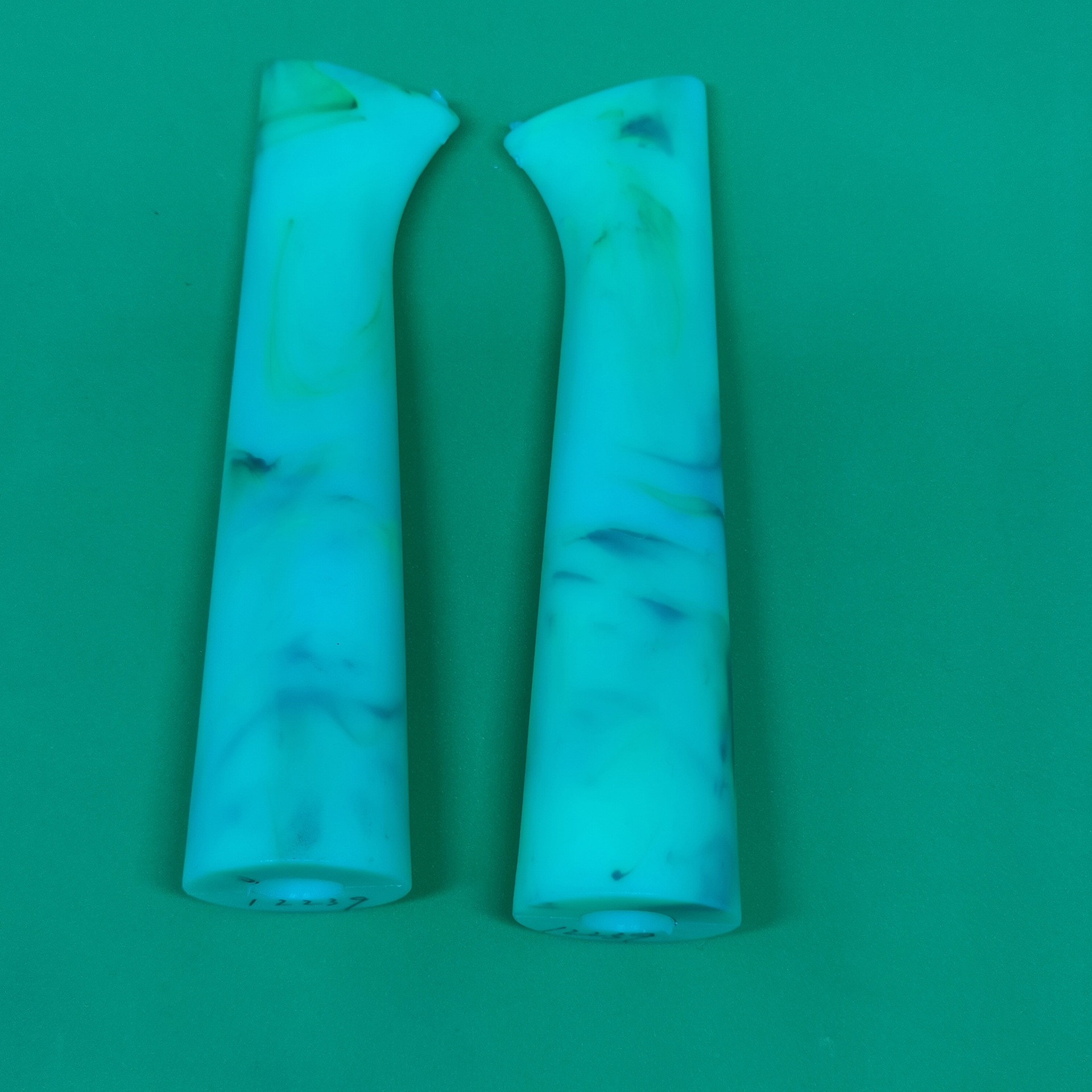 流纹色母是用不同的塑料载体加工而成色母,利用