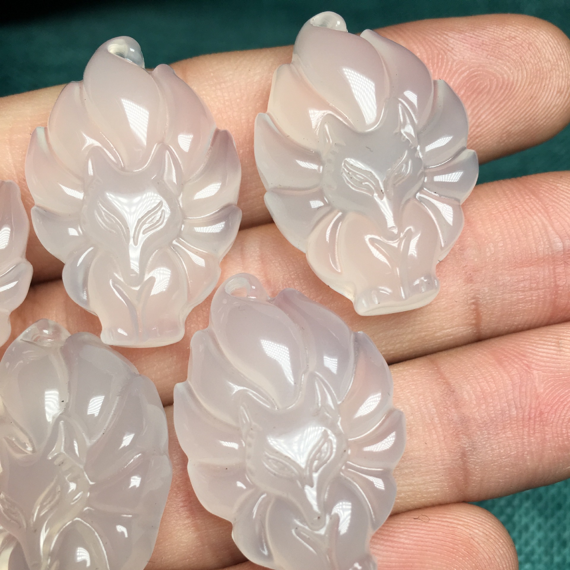 白玉髓九尾狐吊坠玉髓玛瑙九尾狐狸吊坠玉石九尾狐狸吊坠