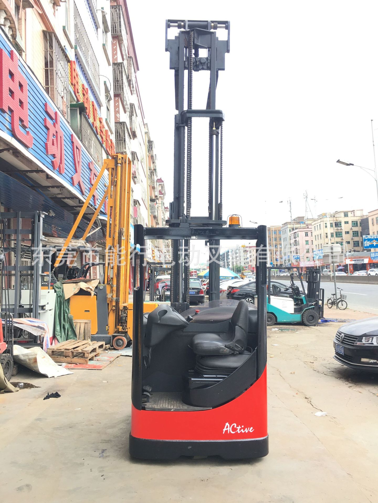 二手林德三节自由提升门架升高5.8米r14侧坐前移式电瓶叉车租赁