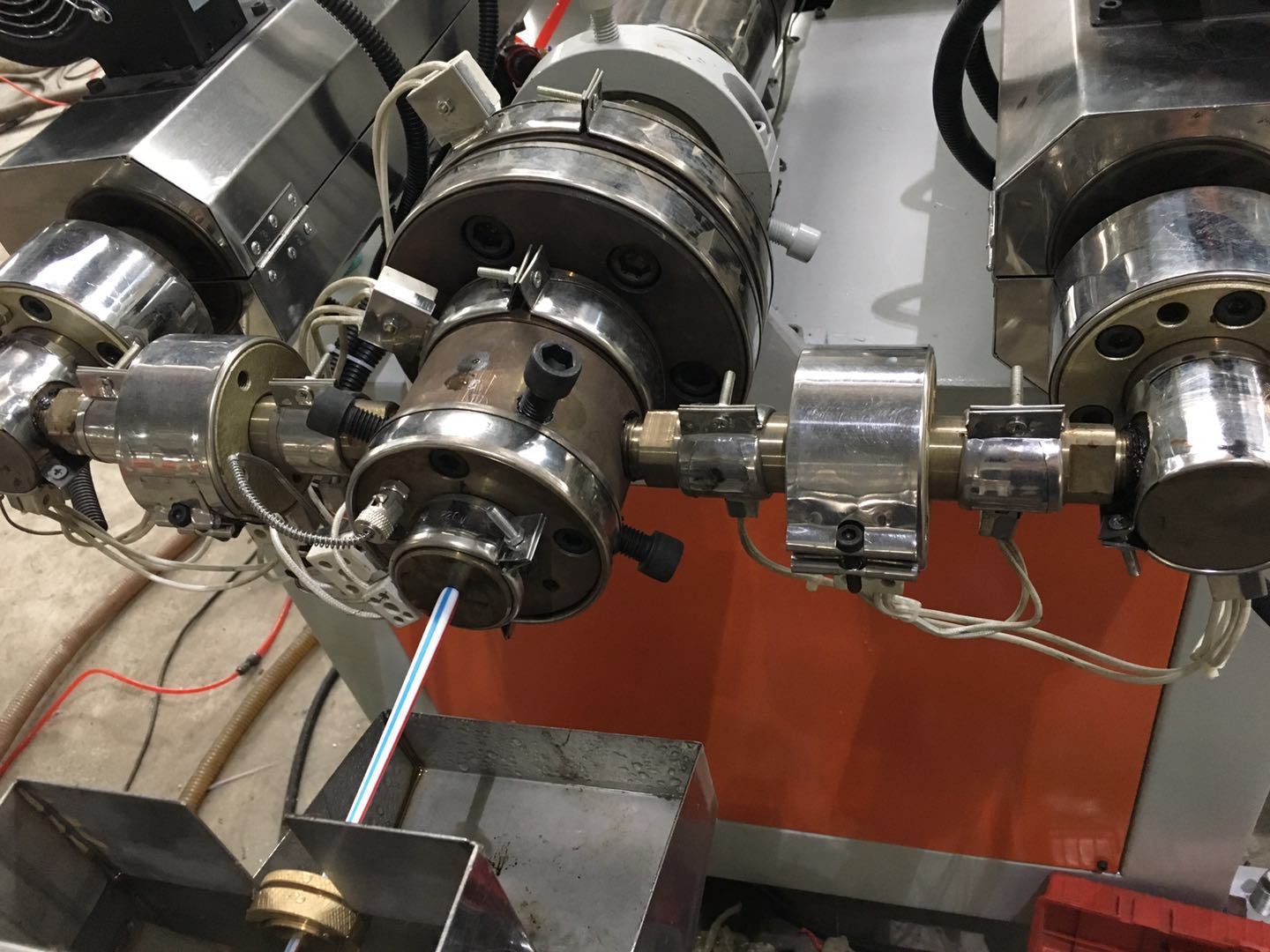 供应彩色吸管生产设备挤出机