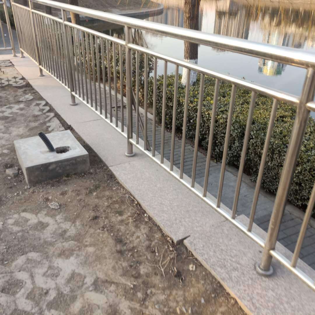 厂家供应不锈钢护栏 隔离栏 广告宣传护栏 不锈钢扶手厂家供应