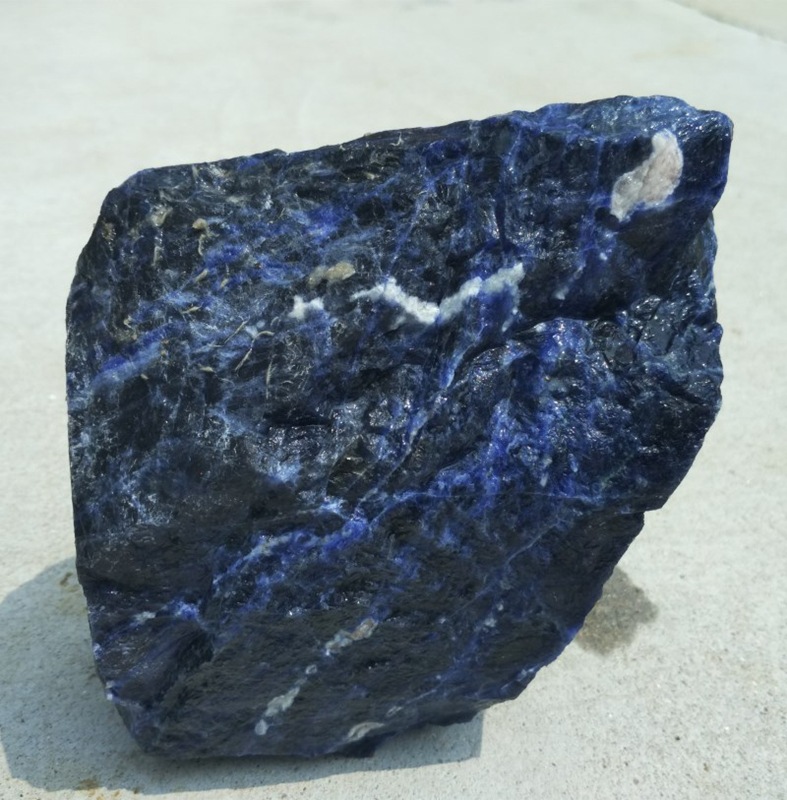 天然蓝纹石原石摆件雕刻原料蓝色方钠石原料矿物标本愈疗矿石摆件